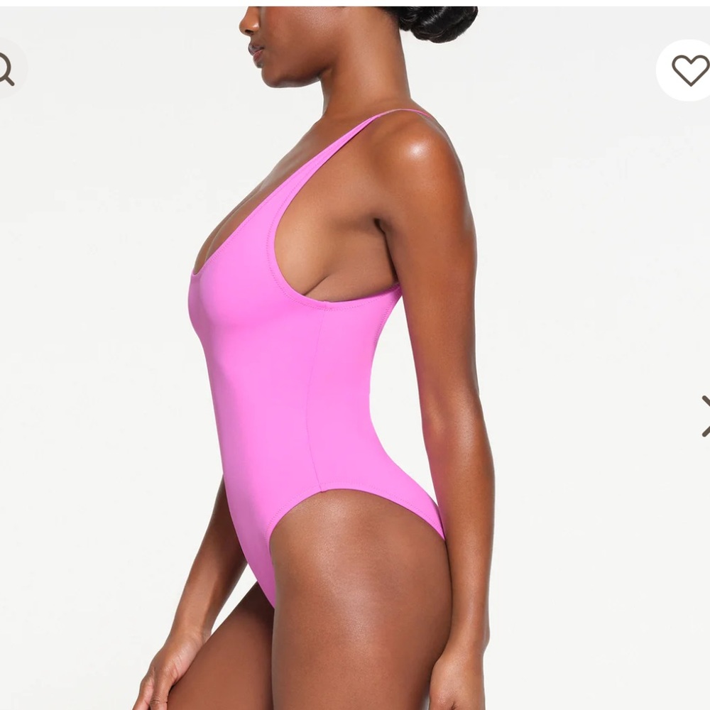 SKIMS SIGNATURE SWIM SCOOP NECK ONE PIECE SIZE M